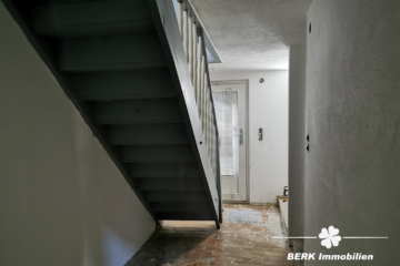 BERK Immobilien – Teilrenoviertes gemütliches Altstadthäuschen in zentraler Lage von Amorbach - BERK Immobilien - Eingangsbereich (106635)
