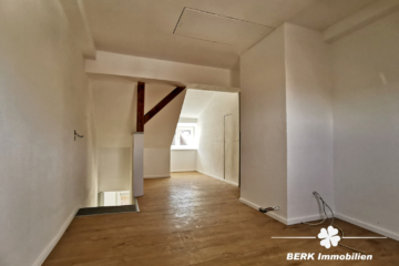 BERK Immobilien – Teilrenoviertes gemütliches Altstadthäuschen in zentraler Lage von Amorbach - BERK Immobilien - Dachgalerie (106641)