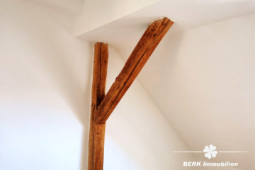 BERK Immobilien – Teilrenoviertes gemütliches Altstadthäuschen in zentraler Lage von Amorbach - BERK Immobilien - Dach Detail (106644)