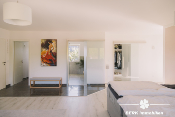 BERK Immobilien – einzigartige Luxusimmobilie: Naturverbunden und hochmodern in ruhiger Lage von Großostheim - Elternschafzimmer (104466)