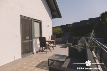 BERK Immobilien – einzigartige Luxusimmobilie: Naturverbunden und hochmodern in ruhiger Lage von Großostheim - Balkon (Elternschlafzimmer) (104468)