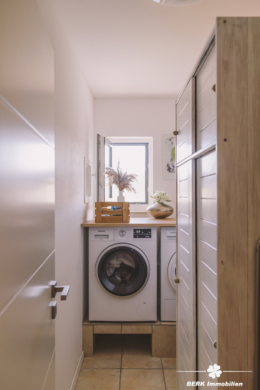 BERK Immobilien – einzigartige Luxusimmobilie: Naturverbunden und hochmodern in ruhiger Lage von Großostheim - Hauswirtschaftsraum (104474)