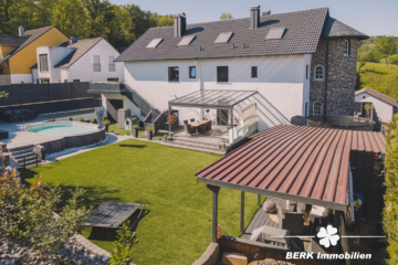 BERK Immobilien – einzigartige Luxusimmobilie: Naturverbunden und hochmodern in ruhiger Lage von Großostheim - Rückansicht (104483)