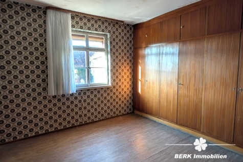 BERK Immobilien – Sanierungsbedürftiges Einfamilienhaus mit Ausbaureserve in Volkersbrunn - 1. Zimmer OG (124912)