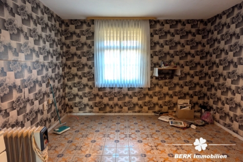 BERK Immobilien – Sanierungsbedürftiges Einfamilienhaus mit Ausbaureserve in Volkersbrunn - 2. Zimmer OG (124913)
