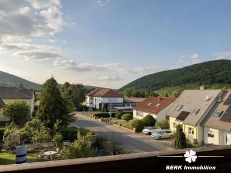 BERK Immobilien – Attraktive Kapitalanlage mit 3 Einheiten & vielseitiger Perspektive - Blick DG (131555)