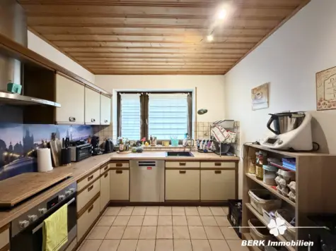 BERK Immobilien – Attraktive Kapitalanlage mit 3 Einheiten & vielseitiger Perspektive - Küche OG (131556)