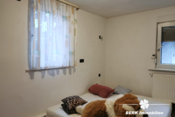 BERK Immobilien – Zwei Häuser zum Preis von einem – Wohnen u./o. vermieten mit Rendite in Eschau - Zimmer rechtes Haus (117320)