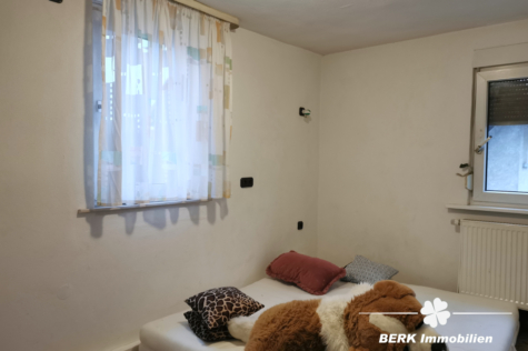 BERK Immobilien – Zwei Häuser zum Preis von einem – Wohnen u./o. vermieten mit Rendite in Eschau - Zimmer rechtes Haus (117320)