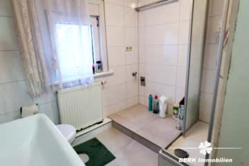 BERK Immobilien – Zwei Häuser zum Preis von einem – Wohnen u./o. vermieten mit Rendite in Eschau - 2. Bad rechtes Haus (117321)