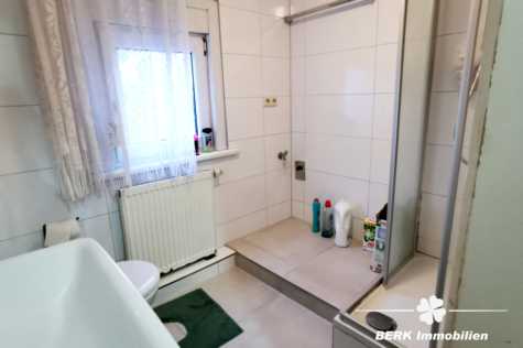 BERK Immobilien – Zwei Häuser zum Preis von einem – Wohnen u./o. vermieten mit Rendite in Eschau - 2. Bad rechtes Haus (117321)