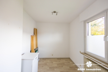 BERK Immobilien – Freistehendes Einfamilienhaus mit zwei Wohneinheiten und Garten im Herzen von Haibach - Schlafen 3 DG (107984)