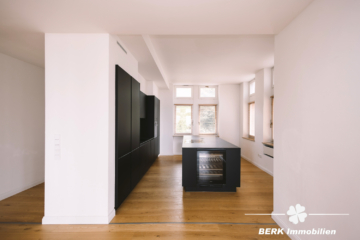 BERK Immobilien – Exklusive 5-Zi-ETW in historischem Ambiente mit bestem Ausblick über Miltenberg - Blick zur Küche (104122)