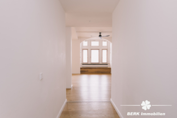 BERK Immobilien – Exklusive 5-Zi-ETW in historischem Ambiente mit bestem Ausblick über Miltenberg - Flur Eingang (104137)