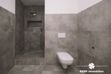 BERK Immobilien – Exklusive 5-Zi-ETW in historischem Ambiente mit bestem Ausblick über Miltenberg - Badezimmer (104134)