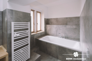 BERK Immobilien – Exklusive 5-Zi-ETW in historischem Ambiente mit bestem Ausblick über Miltenberg - Badezimmer (104135)