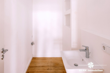 BERK Immobilien – Exklusive 5-Zi-ETW in historischem Ambiente mit bestem Ausblick über Miltenberg - Waschraum (104138)