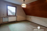 Zimmer 3 OG - BERK Immobilien – Siedlungshaus mit Garten und Garage in Goldbach am Kugelberg zu verkaufen