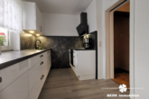 Küche EG - BERK Immobilien – Siedlungshaus mit Garten und Garage in Goldbach am Kugelberg zu verkaufen