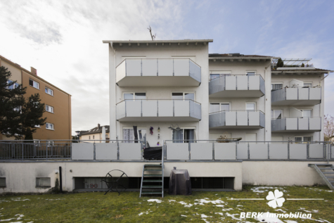 BERK Immobilien – gemütliche 3-Zimmer-Erdgeschosswohnung mit großer Terrasse, Balkon & Gartenzugang - Ansicht Garten (123213)