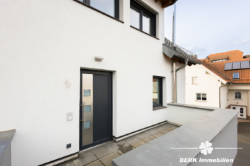 BERK Immobilien – modern saniertes ZFH in zentraler Lage von Haibach mit traumhafter Maisonette-Wohnung - Eingang MAIS-Wohnung (111897)