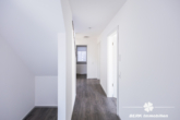 Flur/Eingang MAIS-Wohnung - BERK Immobilien – modern saniertes ZFH in zentraler Lage von Haibach mit traumhafter Maisonette-Wohnung