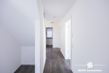 BERK Immobilien – modern saniertes ZFH in zentraler Lage von Haibach mit traumhafter Maisonette-Wohnung - Flur/Eingang MAIS-Wohnung (111898)