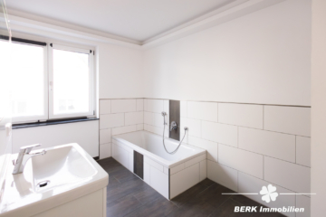 BERK Immobilien – modern saniertes ZFH in zentraler Lage von Haibach mit traumhafter Maisonette-Wohnung - Tageslichtbad MAIS-Wohnung mit Dusche (111904)