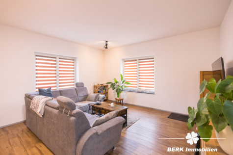 BERK Immobilien – modern saniertes ZFH in zentraler Lage von Haibach mit traumhafter Maisonette-Wohnung - Wohnbereich EG-Wohnung (116819)