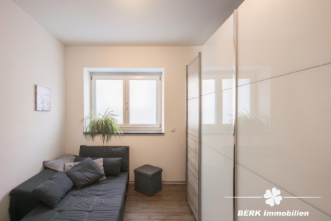 BERK Immobilien – modern saniertes ZFH in zentraler Lage von Haibach mit traumhafter Maisonette-Wohnung - Kinderzimmer/Büro EG Wohnung (116821)