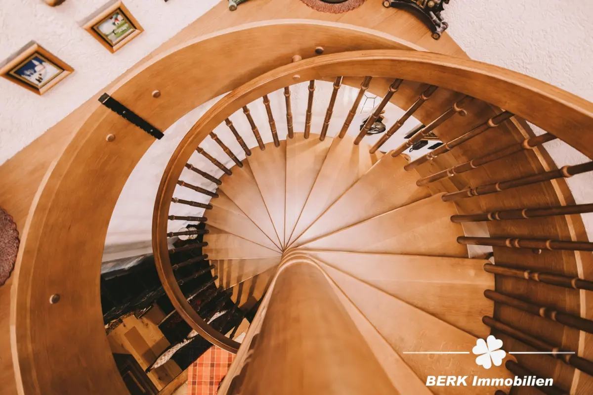 Massive Holztreppe