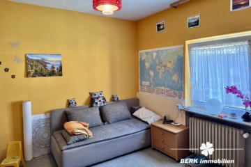 BERK Immobilien – Historischer Bauernhof mit großem Potenzial in Hardheim-Rüdental - Wohnzimmer (104680)