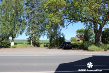 BERK Immobilien – Historischer Bauernhof mit großem Potenzial in Hardheim-Rüdental - Parkplatz (104676)