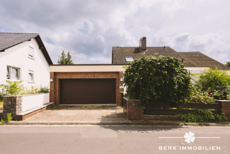 BERK Immobilien – Architektenhaus mit Galerie, Indoor-Pool und traumhafter Aussicht - Front (126733)