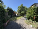 Grundstück - BERK Immobilien – Baugrundstück mit Südausrichtung und zurückgesetzter, zentraler Lage in Haibach
