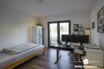 BERK Immobilien – Exklusives Design-Einfamilienhaus auf großzügigem Grundstück - Office EG (110682)