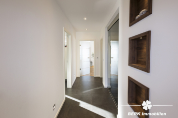 BERK Immobilien – Exklusives Design-Einfamilienhaus auf großzügigem Grundstück - Flur (110670)