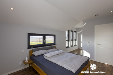 BERK Immobilien – Exklusives Design-Einfamilienhaus auf großzügigem Grundstück - Schlafen OG (110679)