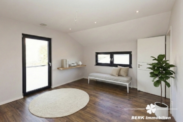 BERK Immobilien – Exklusives Design-Einfamilienhaus auf großzügigem Grundstück - Kinder 2 OG (110681)