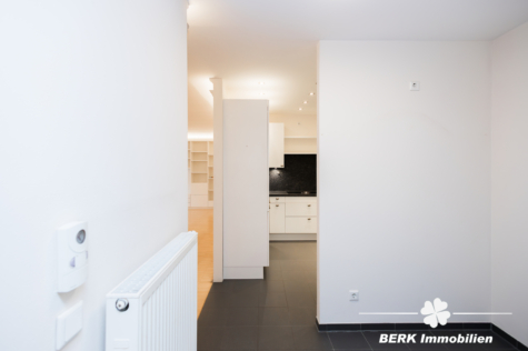 BERK Immobilien – Luxuriöse, barrierearme Eigentumswohnung mit TG-Stellplatz in zentraler Lage - Flur (116714)