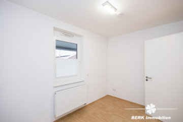 BERK Immobilien – Luxuriöse, barrierearme Eigentumswohnung mit TG-Stellplatz in zentraler Lage - Kinderzimmer- Arbeitszimmer (111020)