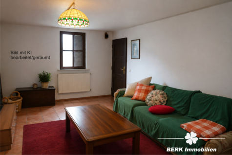 BERK Immobilien – Historisches Anwesen mit großer Scheune, Nebengebäude und Entwicklungspotenzial auf über 1000 m² Grundstück - Wohnzimmer mit KI geärumt (125901)