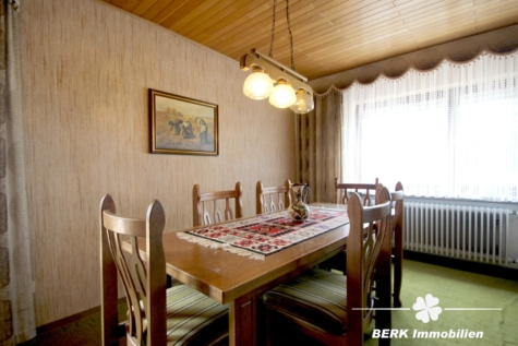 VERKAUFT – BERK Immobilien – Charmantes Einfamilienhaus mit zwei Wohneinheiten und großzügiger Scheune + Garage - Essbereich EG (115486)