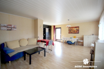 BERK Immobilien – Charmantes Einfamilienhaus mit zwei Wohneinheiten und großzügiger Scheune + Garage - Wohnbereich OG (105882)
