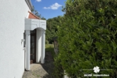 Zugang zur Einliegerwohnung - BERK Immobilien – Freistehendes Architektenhaus in bester Lage mit Panoramablick