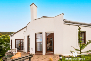 BERK Immobilien – Freistehendes Architektenhaus in bester Lage mit Panormablick - Außenansicht (107877)