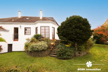 BERK Immobilien – Freistehendes Architektenhaus in bester Lage mit Panormablick - Außenansicht (107878)