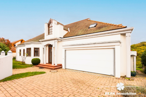 BERK Immobilien – Freistehendes Architektenhaus in bester Lage mit Panoramablick - Außenansicht (115672)