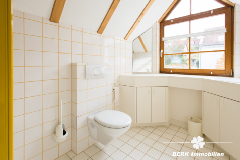 BERK Immobilien – Freistehendes Architektenhaus in bester Lage mit Panoramablick - Badezimmer 2.OGs (115693)