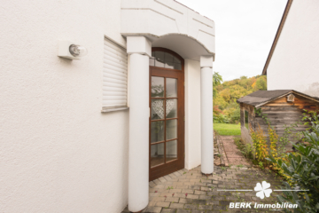 BERK Immobilien – Freistehendes Architektenhaus in bester Lage mit Panormablick - Eingang  Einliegerwohnung (107903)